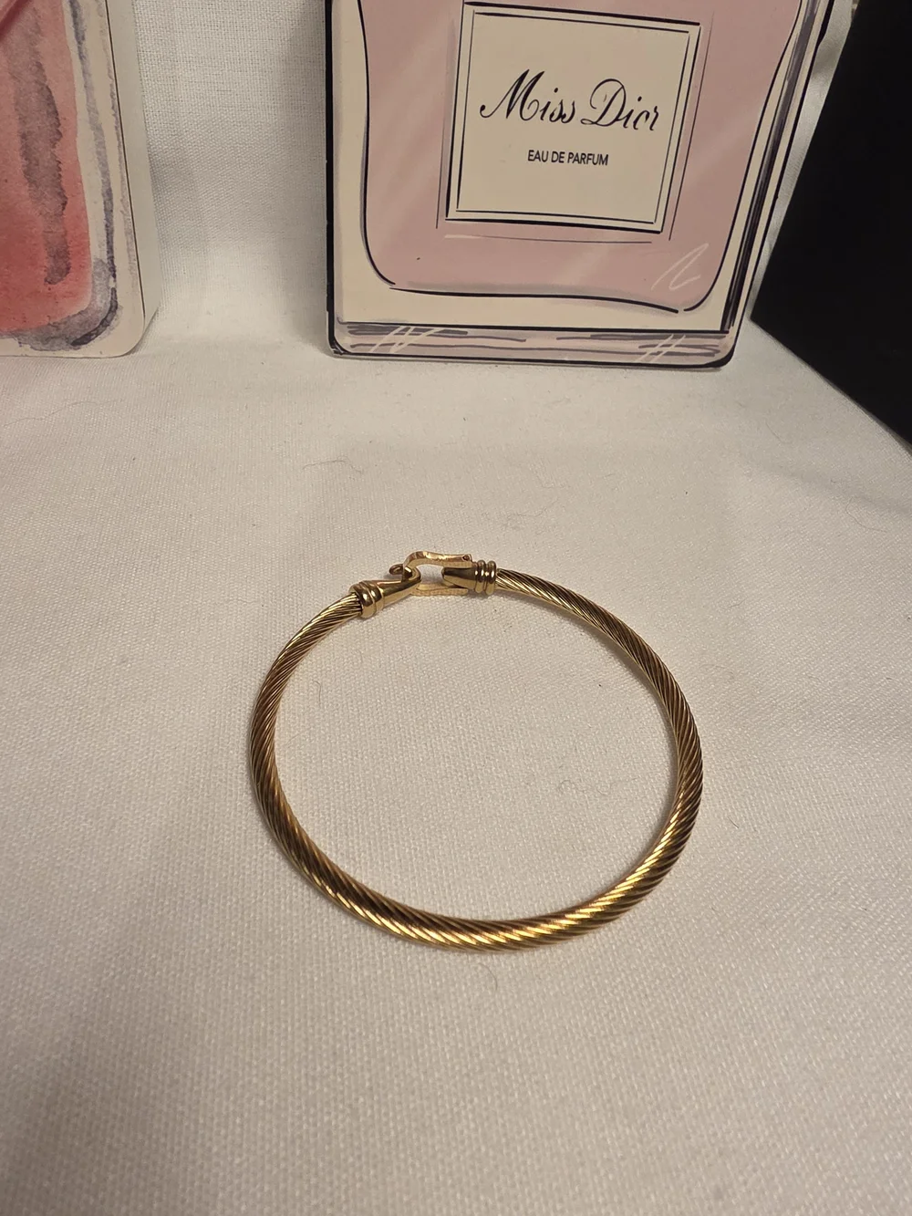 Twisted Gold Plated Cable Bracelet w/HorseShoe Closer